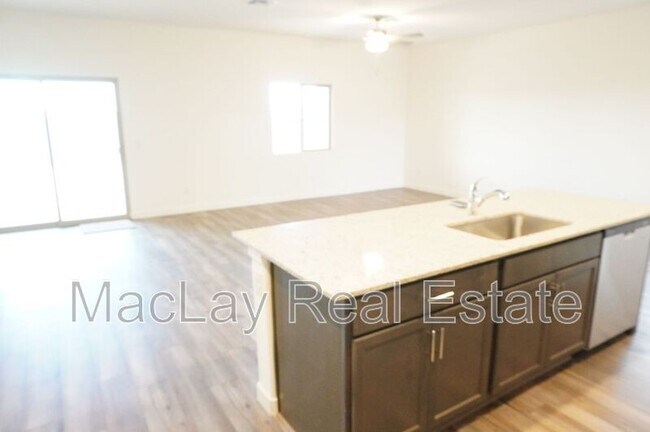 Building Photo - 680 N Crowned Dove Trail