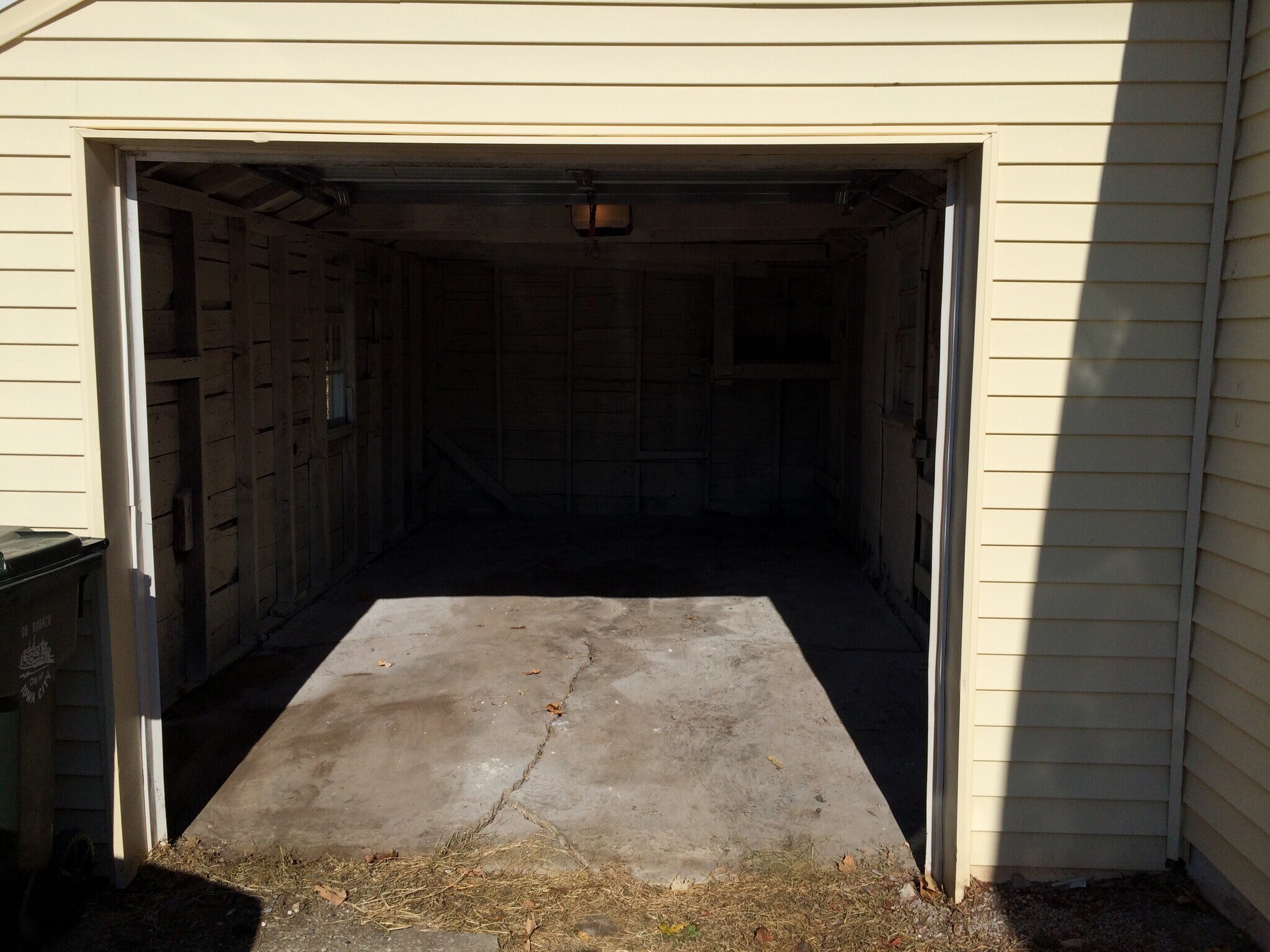 Building Photo - 402 W Benton St