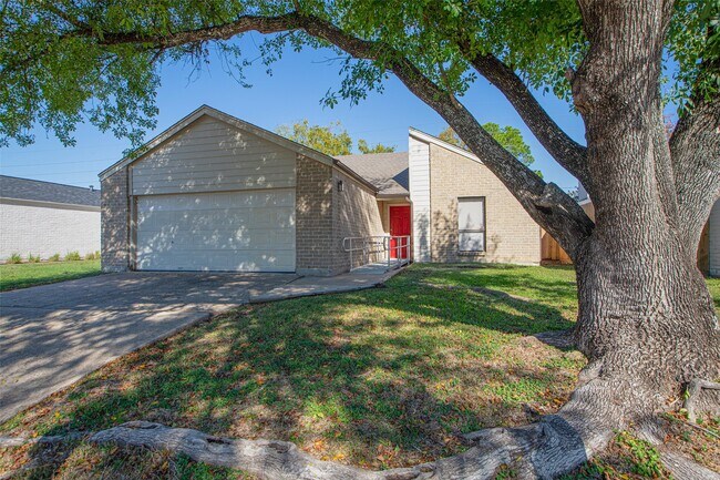 Building Photo - 16042 Bear Hill Dr