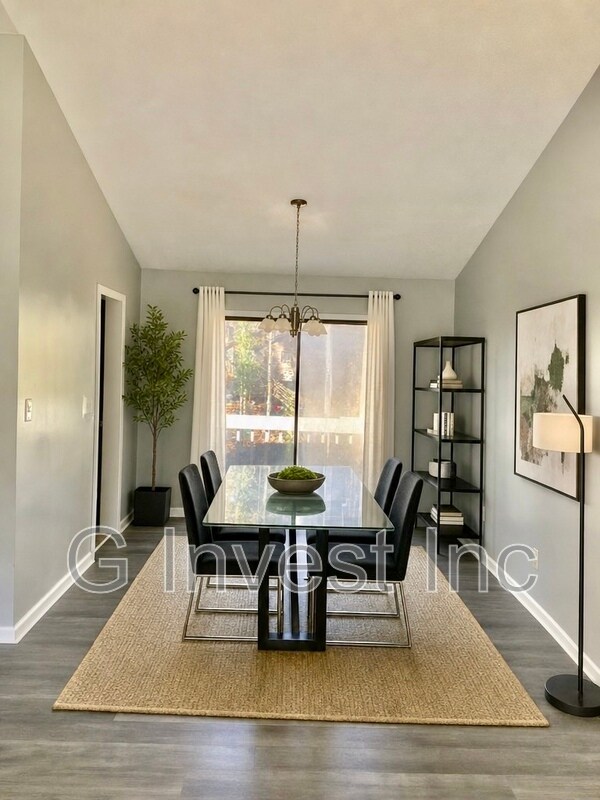 Building Photo - 2825 Fox Hall Ln N
