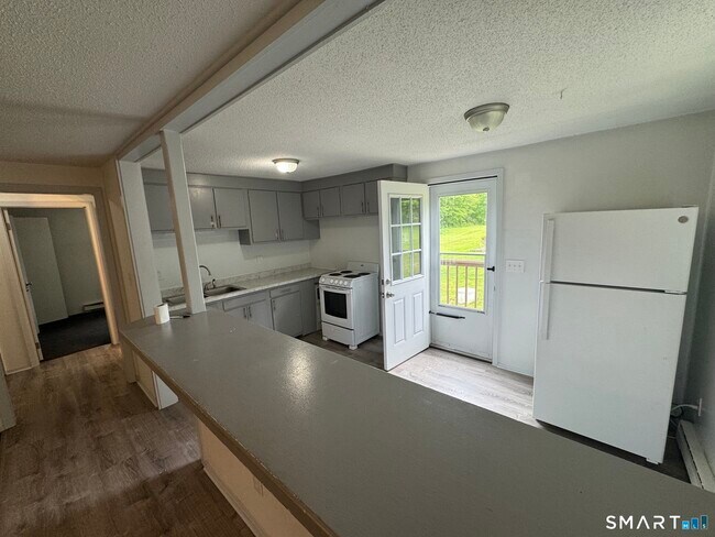 Building Photo - 13 White Oak Rd
