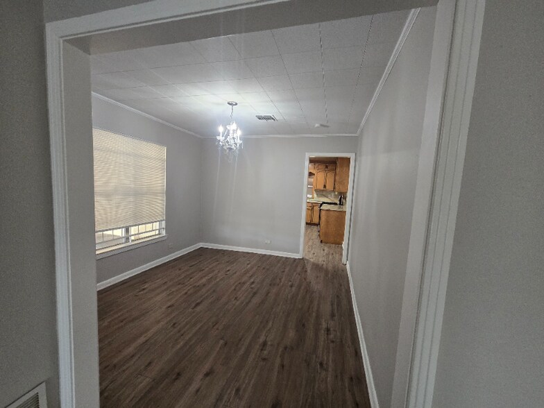 Building Photo - 1615 Cincinnati Ave