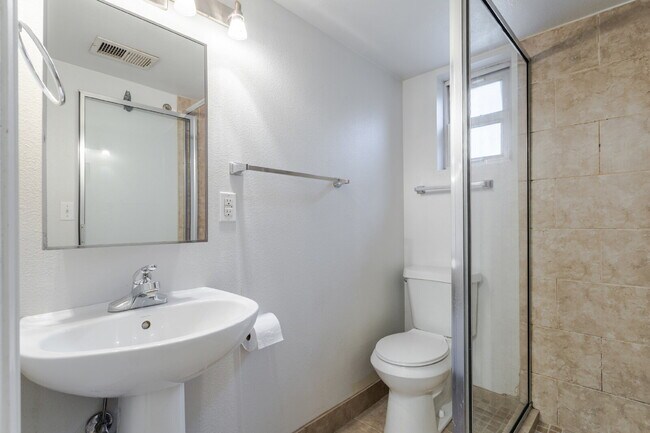 Building Photo - Updated Lower-Level Apartment Steps From Downtown Littleton!