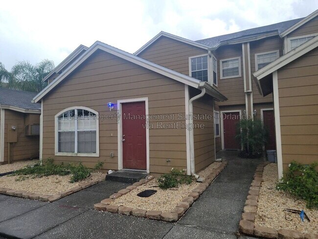 Building Photo - 2224 Fan Palm Dr