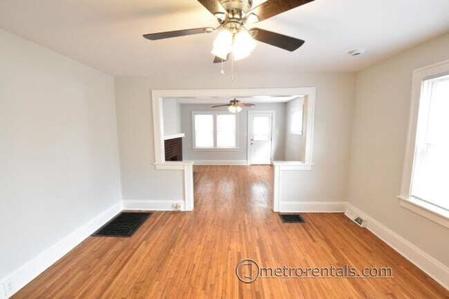 Building Photo - 333-335-335 E Duncan St