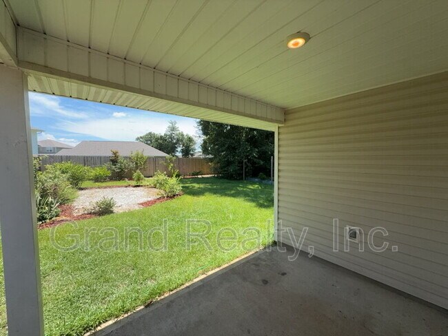 Building Photo - 5482 Peach Dr