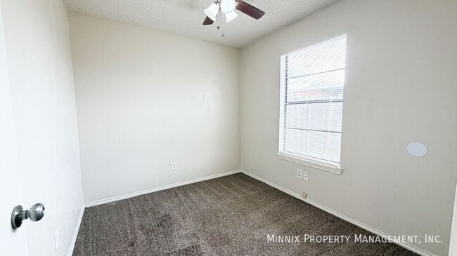 Building Photo - 9608 Elmwood Ave