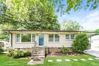 Building Photo - Charming Renovated 2-Bedroom Ranch with Fe...