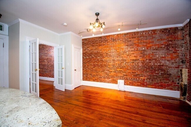 Building Photo - 189 Beacon St