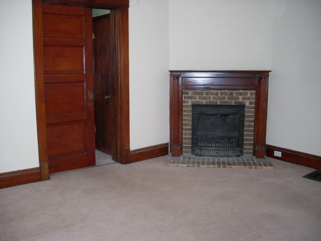 Building Photo - 835 Ashland Ave