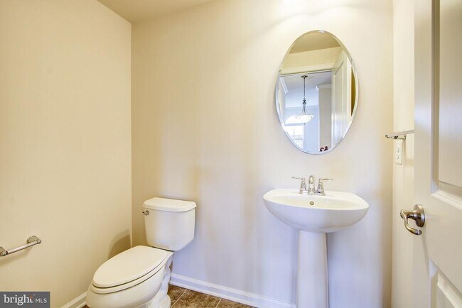 Building Photo - 426 Exchange Avenue