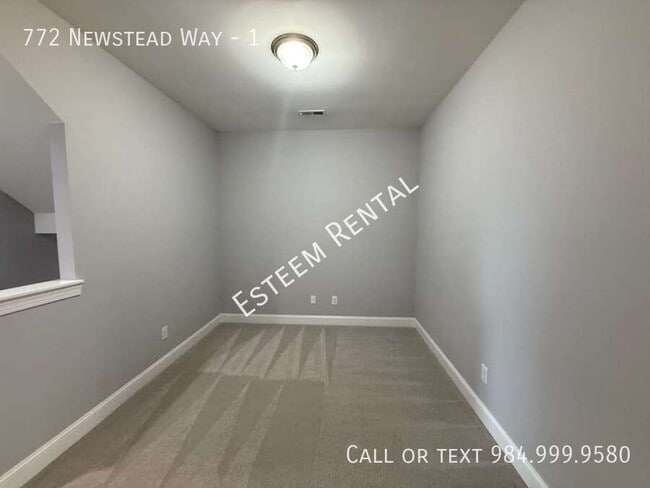 Building Photo - 772 Newstead Way