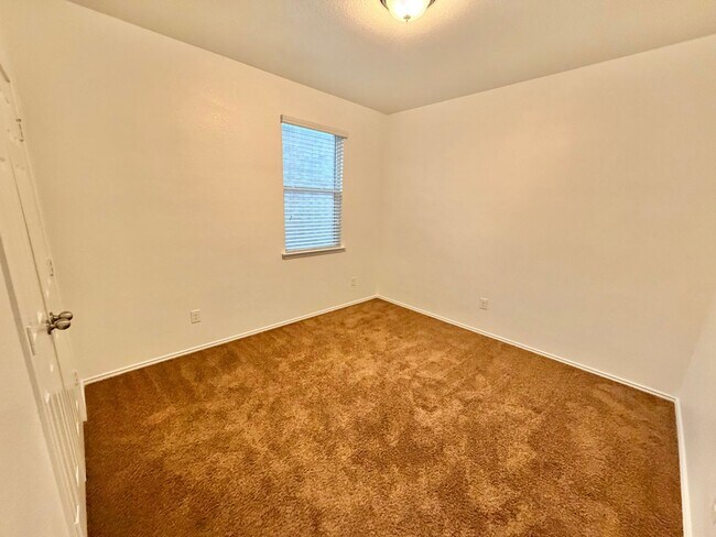 Building Photo - 3418 Lorne Dr