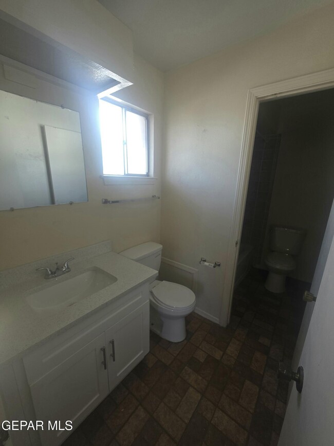 Building Photo - 10908 Bob Stone Dr