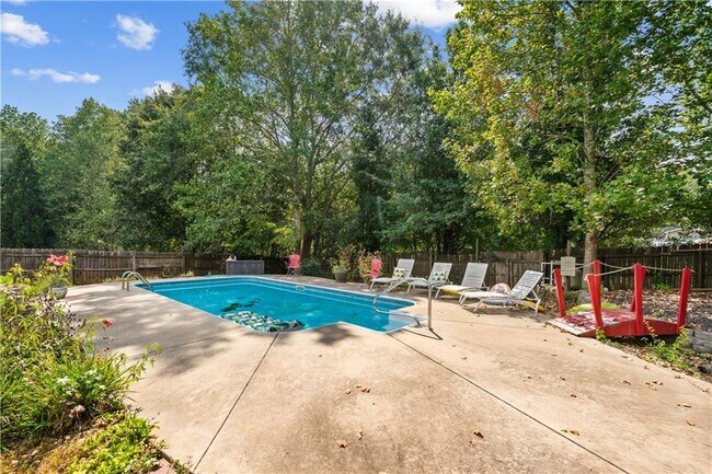 Building Photo - 52 Thomas Pl Dr