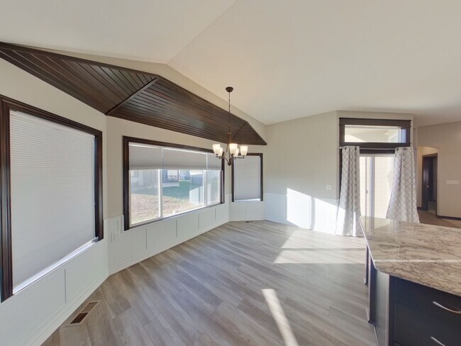 Building Photo - 1377 S Sierra Hls St