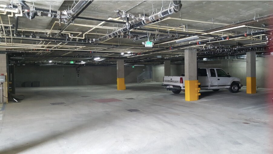Building Photo - 14143 Burbank Blvd