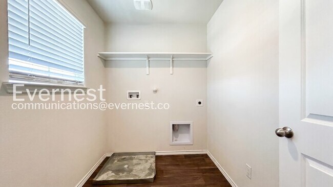 Building Photo - 3 Bed/2.5 Bath Home with Fenced Yard & Garage / Vouchers Accepted / Available Now!