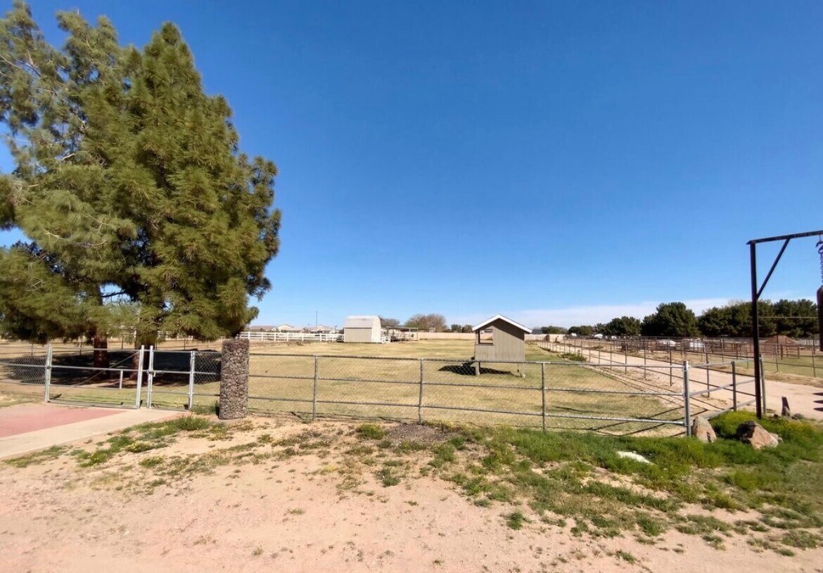 Building Photo - 7920 N 175th Ave