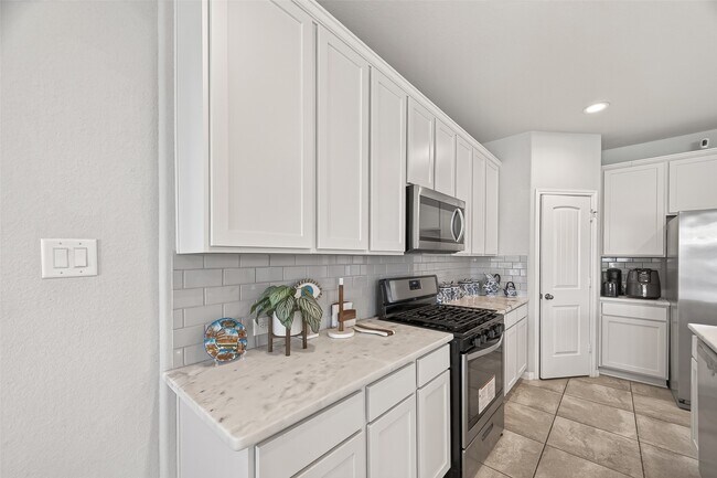 Building Photo - 3723 Lake Varano Cir