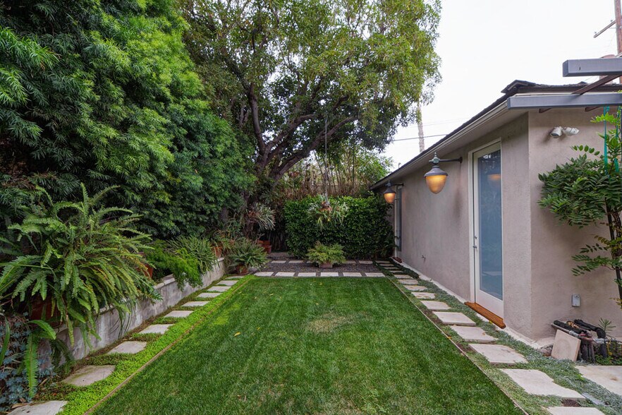 Building Photo - 755 N Harper Ave