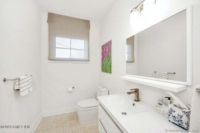 Building Photo - 1 Home Pl