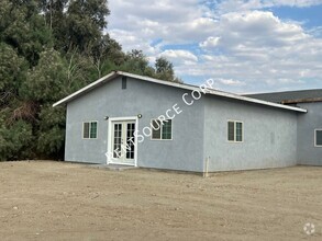 Building Photo - 4 Bedroom Plus 2 Bonus Room Duplex For Ren...