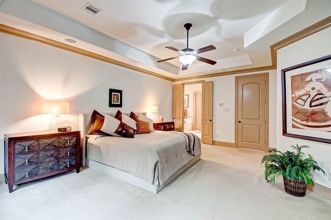 Building Photo - 7 Shearling Ct