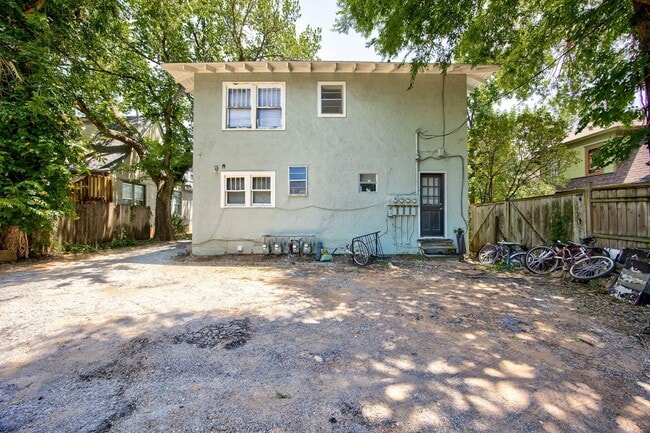 Building Photo - Studio in Norman near OU!
