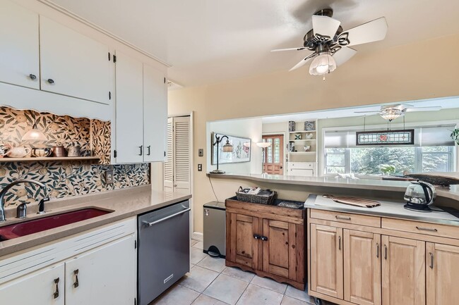 Building Photo - 2-Bedroom in Newlands with Secret Garden & Suite