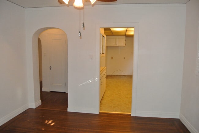 Building Photo - **COMING SOON!!** Spacious 2 Bedroom, 1 Bathroom Home near Convenient Old Town Pittsburg