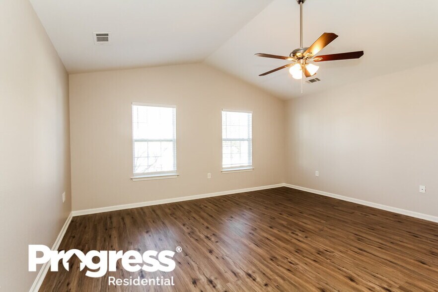 Building Photo - 4521 Oakburn Drive