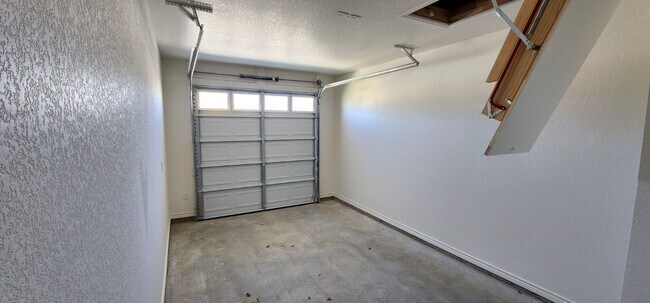 Building Photo - Act fast!  Don't let this opportunity slip by. Contact us today to schedule your showing!