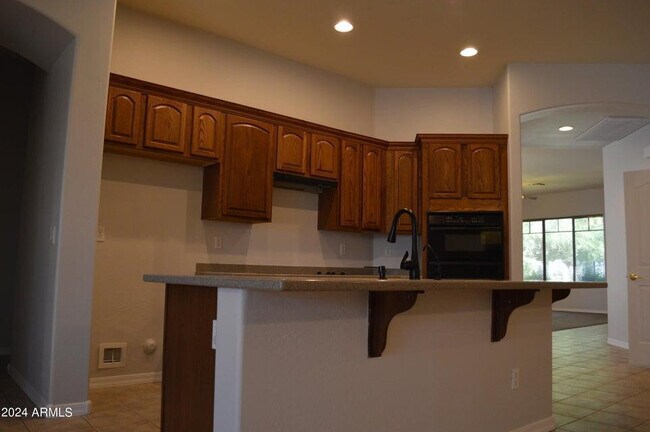 Building Photo - 4132 E Carriage Ct