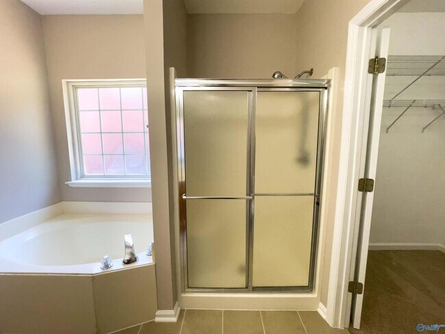 Building Photo - 107 Barrington Ct