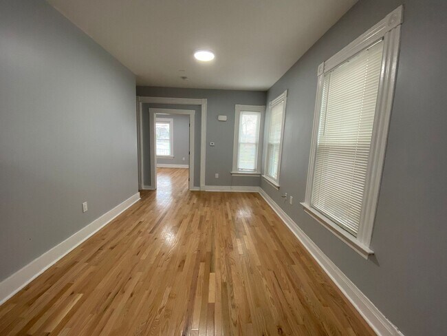 Building Photo - 36 Bright St