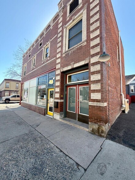 Building Photo - 736 E 18th Ave