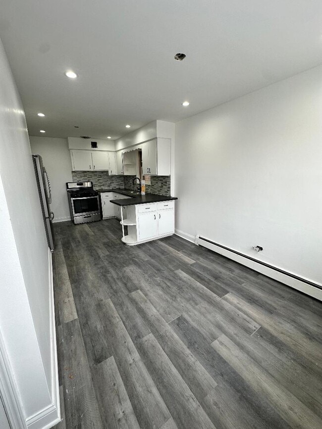 Building Photo - 5530 N Mango Ave