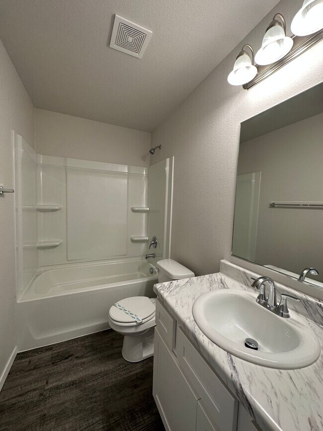Building Photo - *Pre-leasing* Three Bedroom | Two Bathroom...