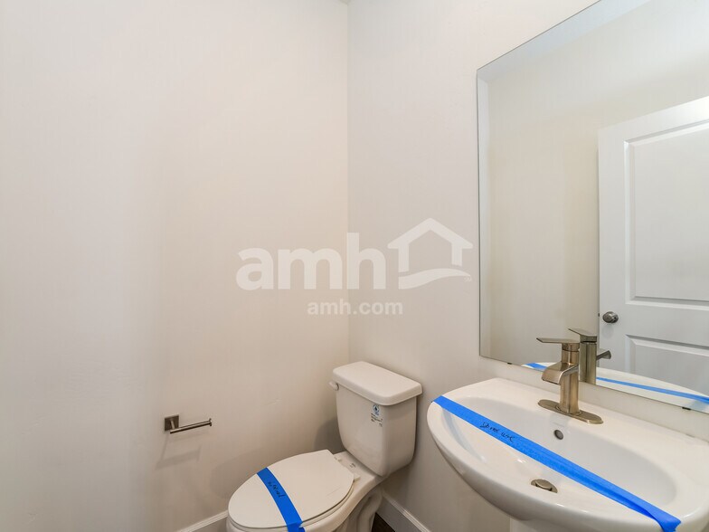 Building Photo - 6042 W South Jordan Pky