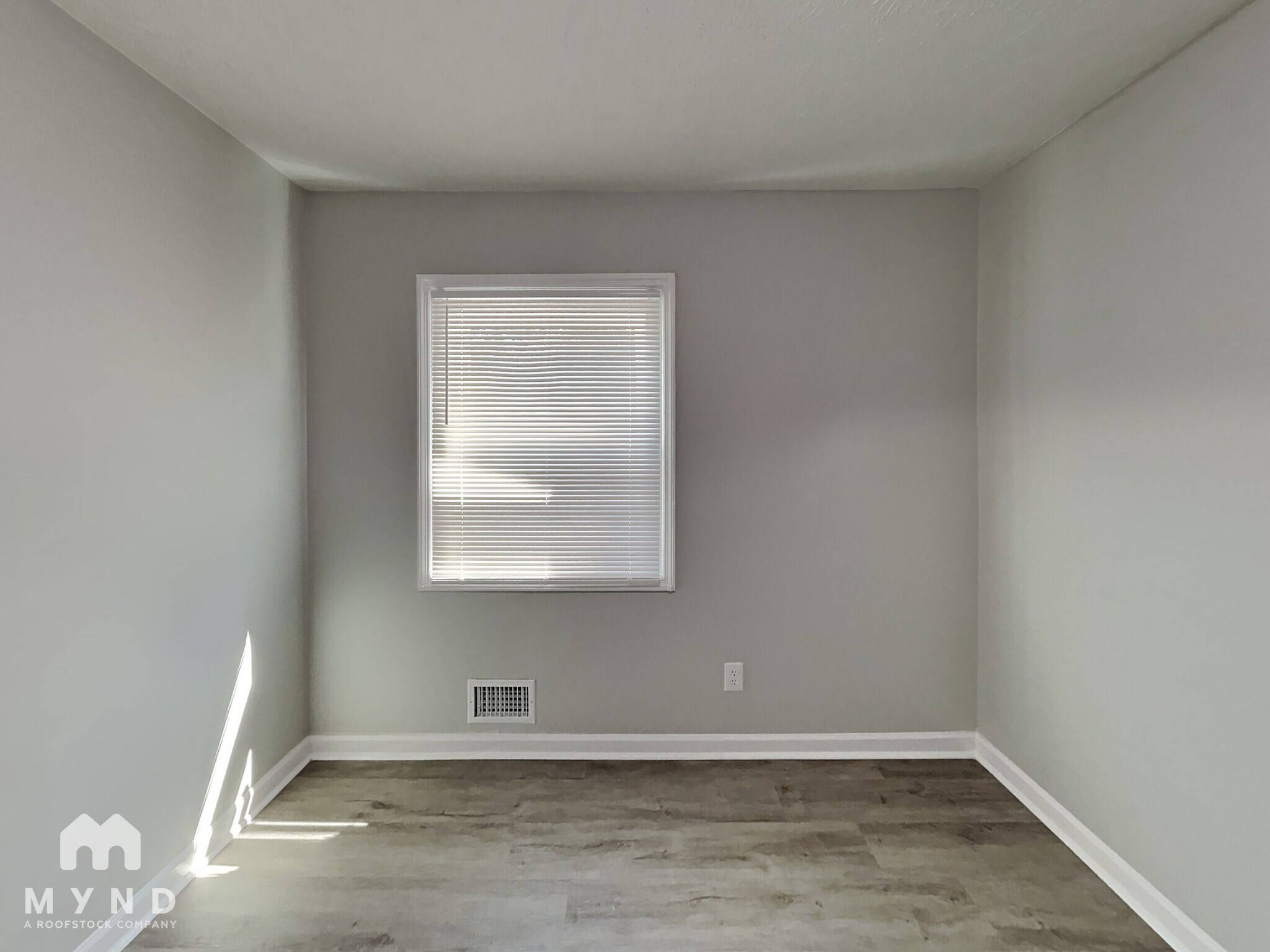 Building Photo - 2050 Sandgate Cir SW