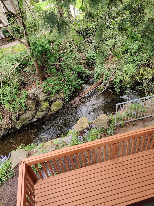Building Photo - Great Lake Sammamish condo