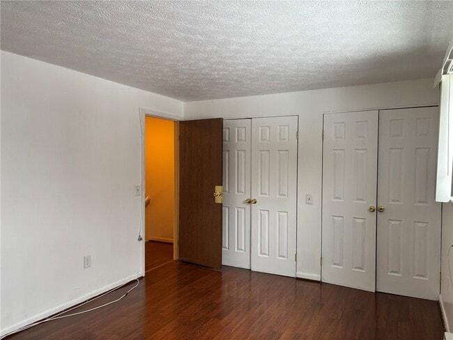 Building Photo - 223 Autumn Chapel Way