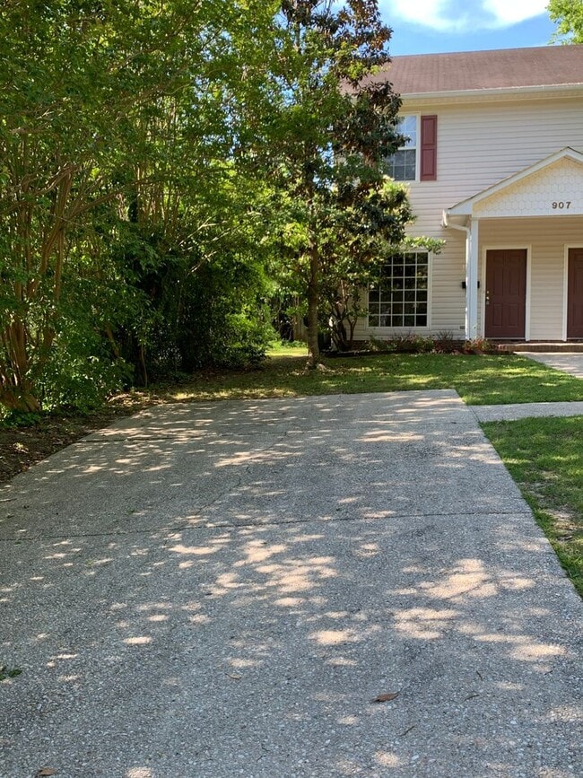 Building Photo - 907 Clarendon St~Haymount