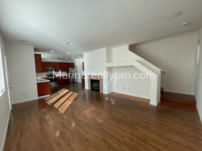 Building Photo - 5 Bedroom 2.5 Bath Two Story House
