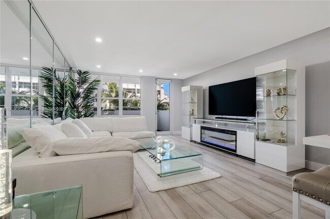 Building Photo - 100 Lincoln Rd