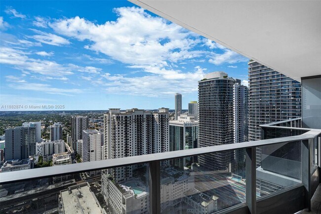 Building Photo - 1000 Brickell Plaza