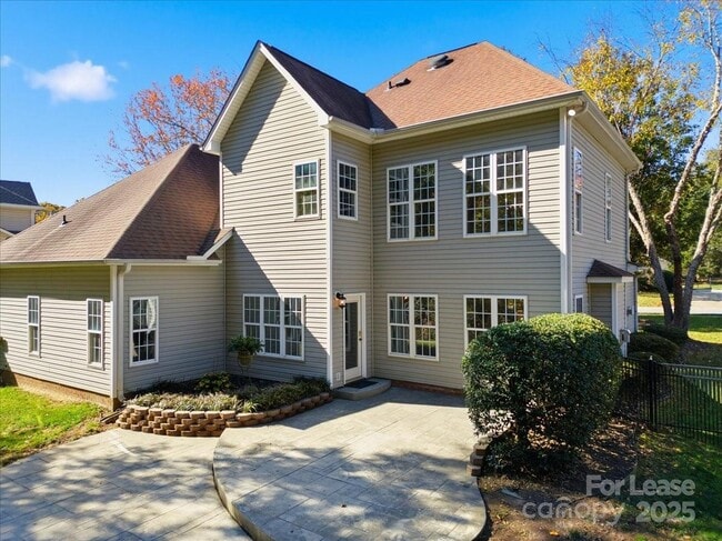 Building Photo - 7709 Sedgebrook Dr E