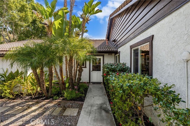 Building Photo - 2465 Via Oeste Dr