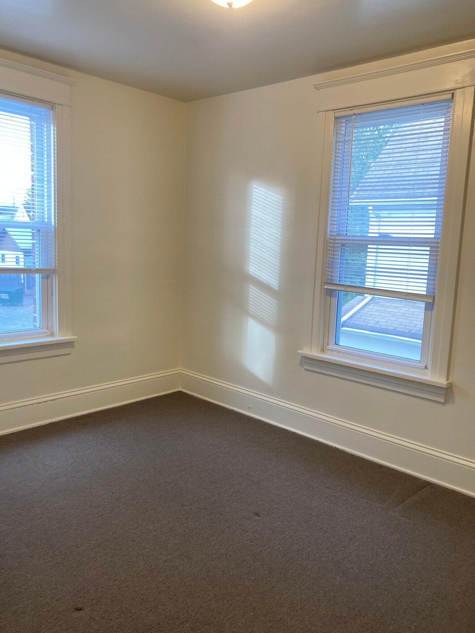 Building Photo - 117 N Montour St